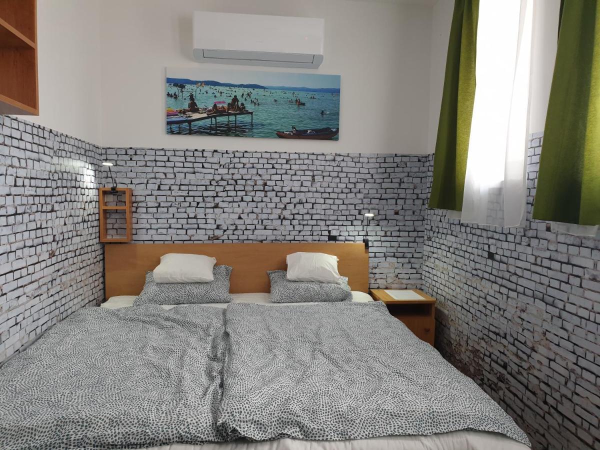 Kid Familia Panzio Balatonszarszo Bed & Breakfast Eksteriør bilde