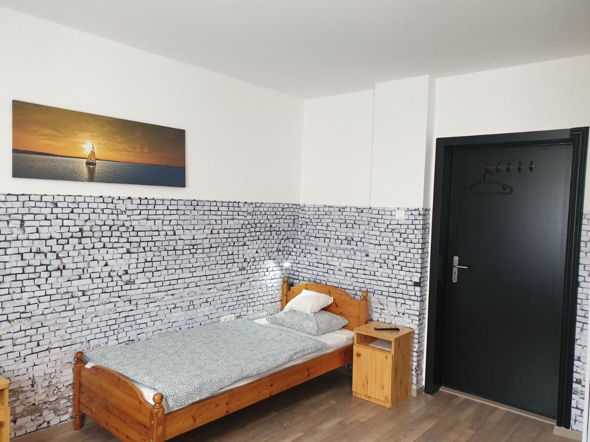 Kid Familia Panzio Balatonszarszo Bed & Breakfast Eksteriør bilde
