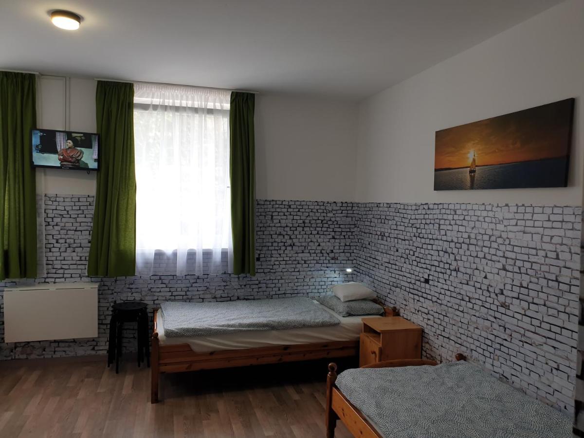 Kid Familia Panzio Balatonszarszo Bed & Breakfast Eksteriør bilde